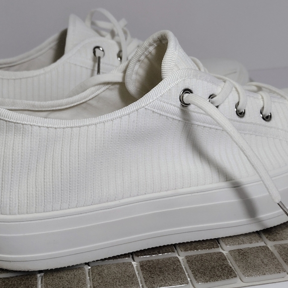 Steve Madden "Vex" Platform White Ribbed Sneakers - Size 9.5. Pre-owned - Picture 4 of 12